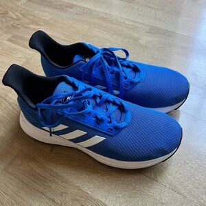 NWOT Adidas Kids Cloudfoam Sneakers in size 6